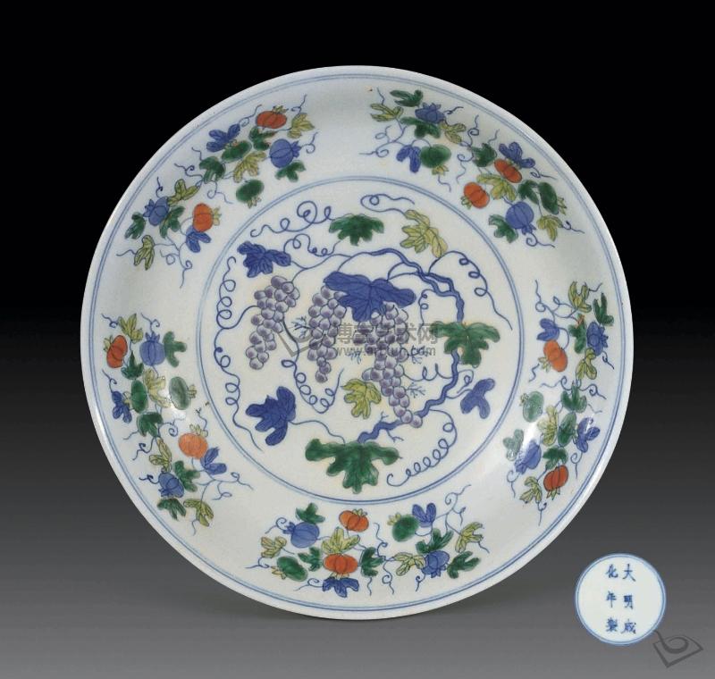 Doucai grape pattern plate