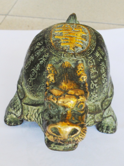 [Cổ vật tinh hoa:http://covattinhhoa.vn/] Chữ Thọ màu vàng trên mai rùa