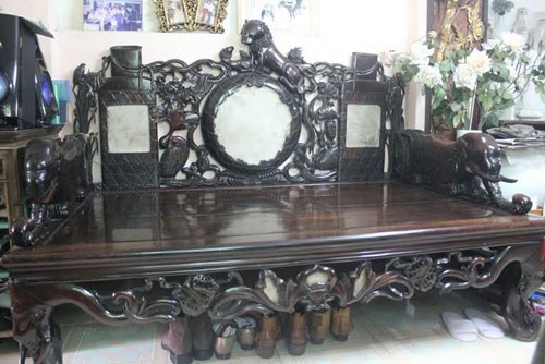 [Cổ vật tinh hoa:http://covattinhhoa.vn/] Chiếc sập bằng gỗ Lệ Chi có từ 300 năm trước; được khách trả giá 2 triệu USD nhưng ông Cường không bán.